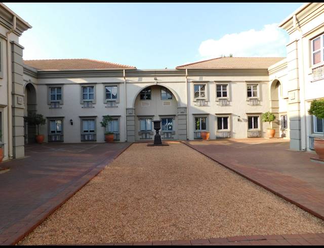 255M² OFFICE TO LET IN HYDE PARK